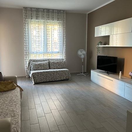 Appartamento Veronica, Per Lavoro E Relax Corsico Exterior foto
